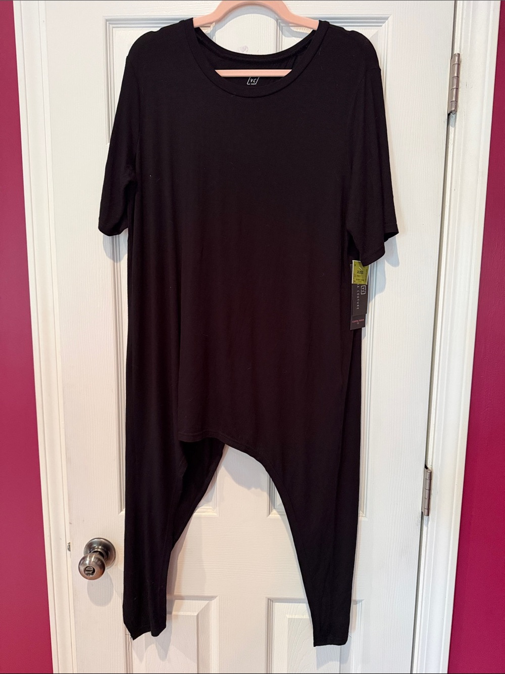VIENNA COUTURE. Black Short-Sleeve Asymmetric Tunic Tee for WOMEN